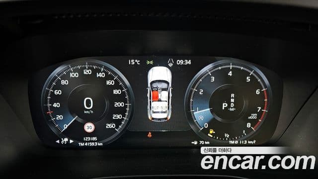 Volvo XC40 2019 — Şəkil 8/20