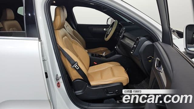 Volvo XC40 2019 — Şəkil 11/20