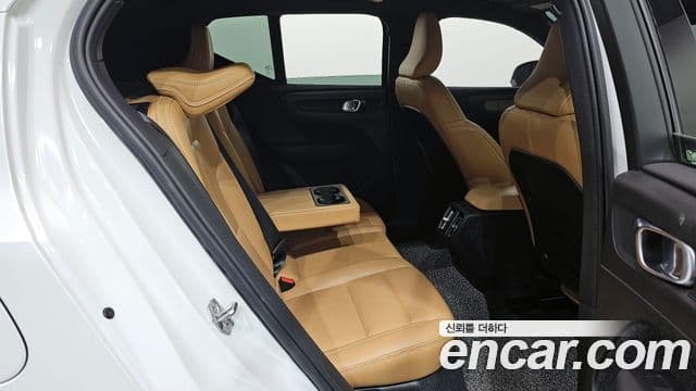 Volvo XC40 2019 — Şəkil 12/20