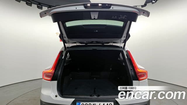 Volvo XC40 2019 — Şəkil 20/20