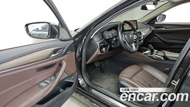 BMW 5 Series 2022 — Şəkil 8/20