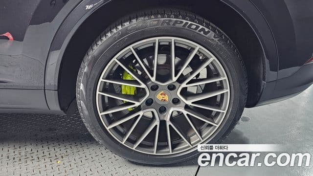 Porsche Cayenne 2021 — ფოტო 4/20