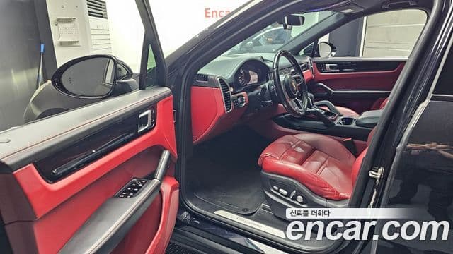 Porsche Cayenne 2021 — ფოტო 9/20