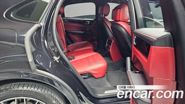 Porsche Cayenne 2021 — ფოტო 12/20