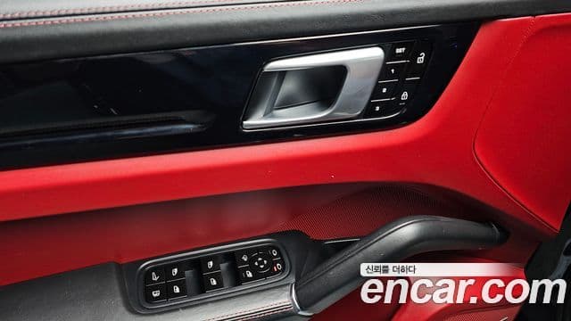 Porsche Cayenne 2021 — ფოტო 17/20