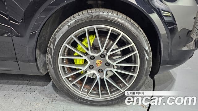 Porsche Cayenne 2021 — Photo 19/30