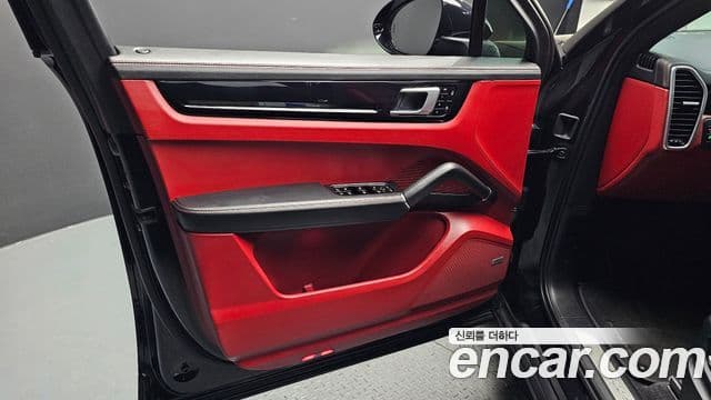 Porsche Cayenne 2021 — Photo 14/30
