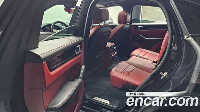 Porsche Cayenne 2021 — Photo 4/30