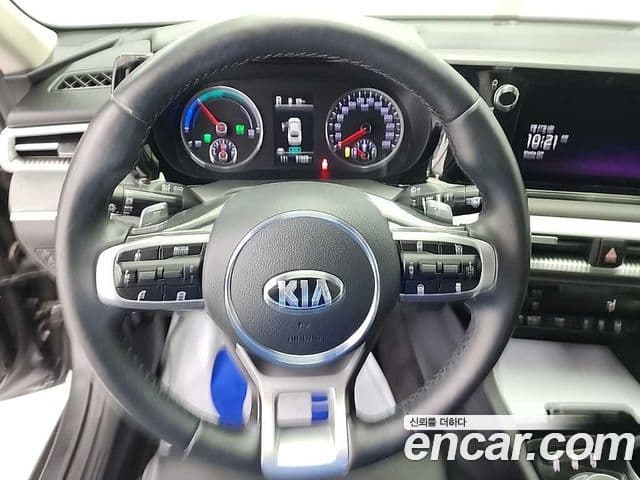 Kia K5 2021 — ფოტო 8/18