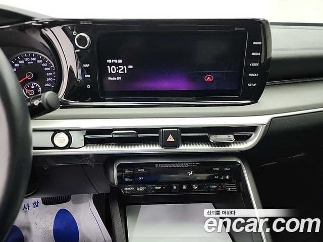 Kia K5 2021 — ფოტო 9/18