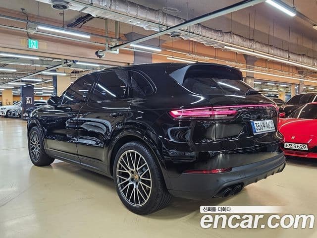 Porsche Cayenne 2022 — Photo 15/17