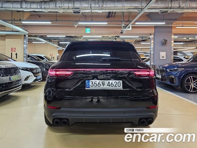 Porsche Cayenne 2022 — Photo 6/17