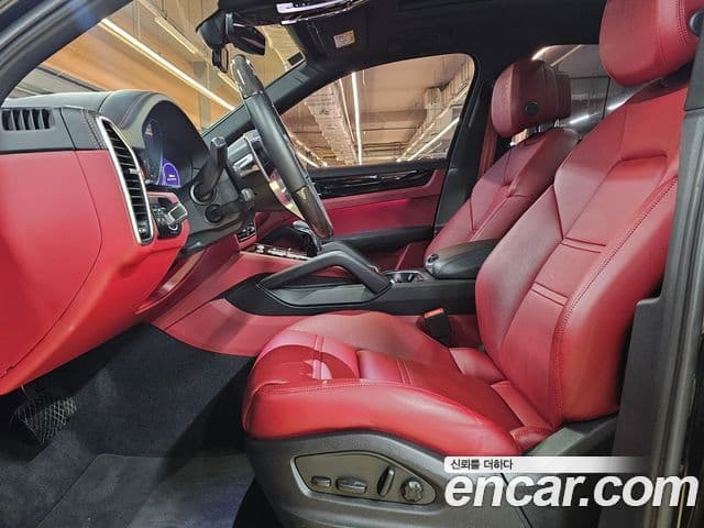 Porsche Cayenne 2022 — Photo 17/17