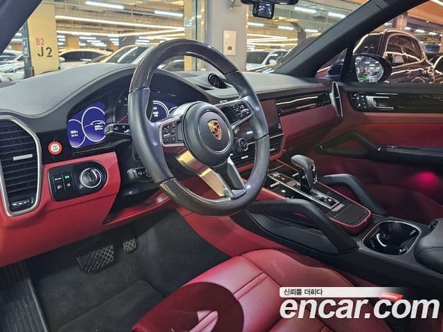 Porsche Cayenne 2022 — Photo 4/17