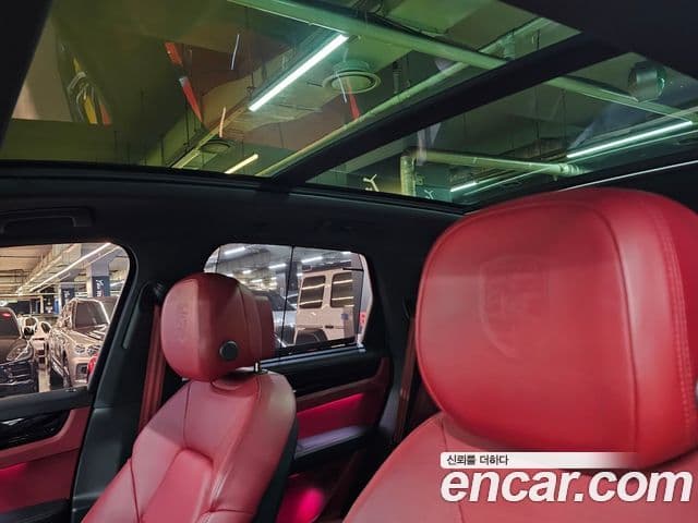 Porsche Cayenne 2022 — Photo 7/17