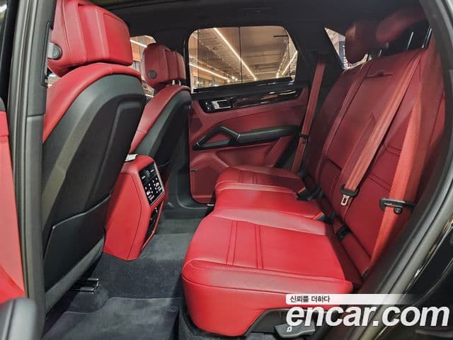 Porsche Cayenne 2022 — Photo 10/17