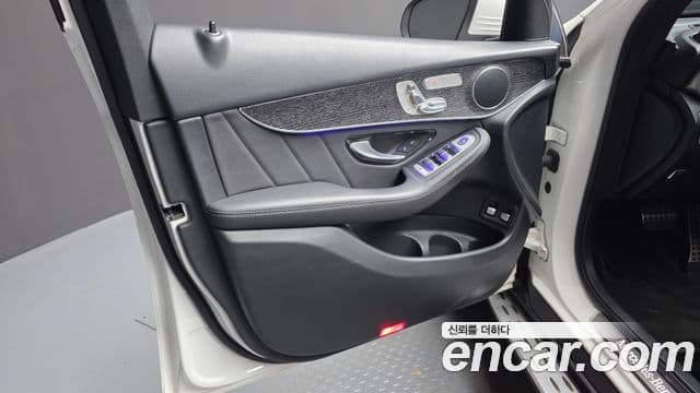 Mercedes-Benz GLC-Class 2021 — Photo 2/33