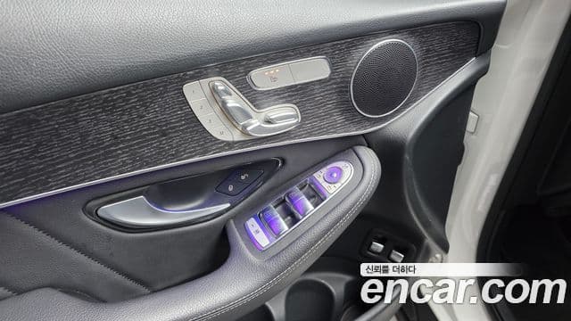 Mercedes-Benz GLC-Class 2021 — Photo 6/33