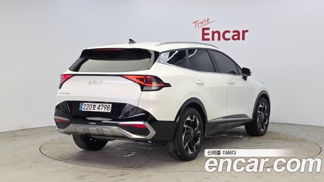 Kia Sportage 2023 — фото 2 из 20