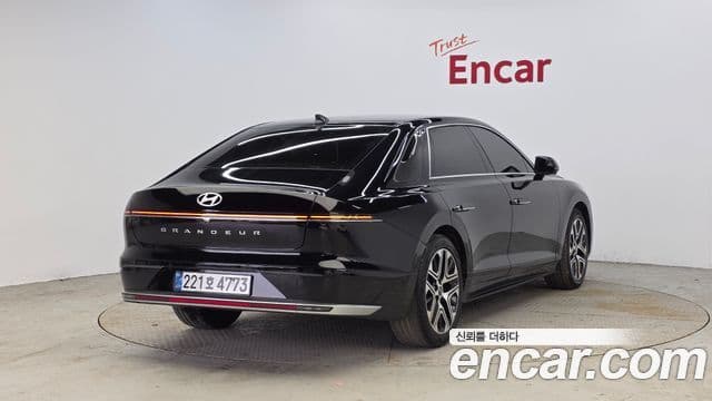 Hyundai Grandeur 2023 — ფოტო 2/20