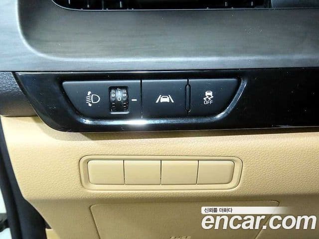 Kia Carnival 2023 — ფოტო 14/20