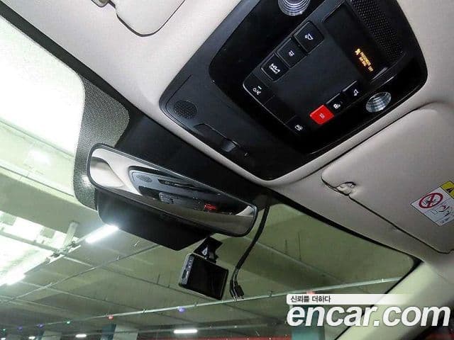 Kia Carnival 2023 — ფოტო 17/20