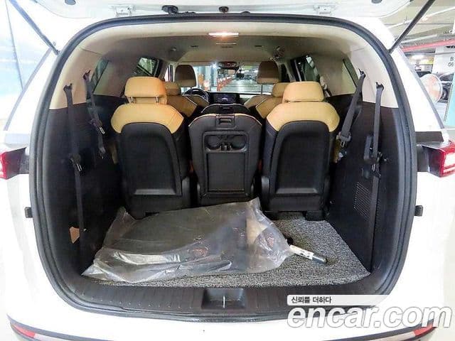 Kia Carnival 2023 — ფოტო 18/20