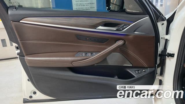 BMW 5 Series 2020 — фото 12 из 20