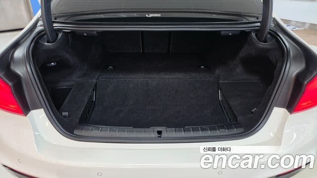 BMW 5 Series 2020 — ფოტო 19/20