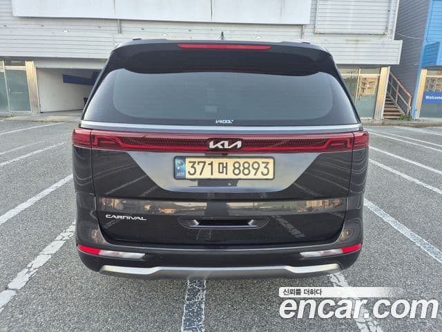 Kia Carnival 2021 — Фото 2/15