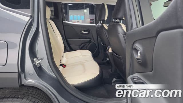 Jeep Renegade 2022 — Şəkil 12/20
