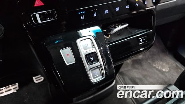 Hyundai Staria 2022 — ფოტო 9/20