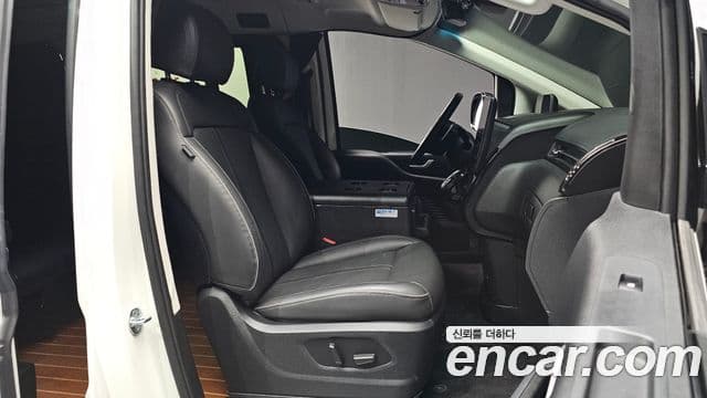 Hyundai Staria 2022 — ფოტო 10/20
