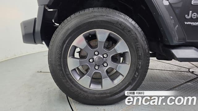 Jeep Wrangler 2019 — ფოტო 4/20