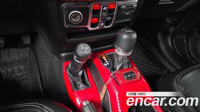 Jeep Wrangler 2019 — ფოტო 8/20