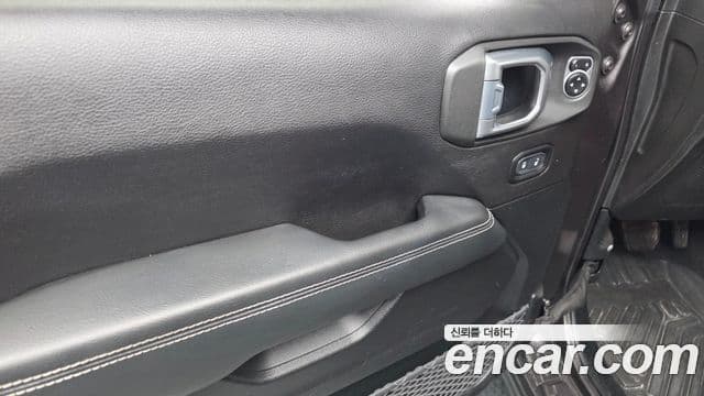Jeep Wrangler 2019 — ფოტო 26/31