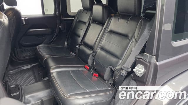 Jeep Wrangler 2019 — ფოტო 17/31