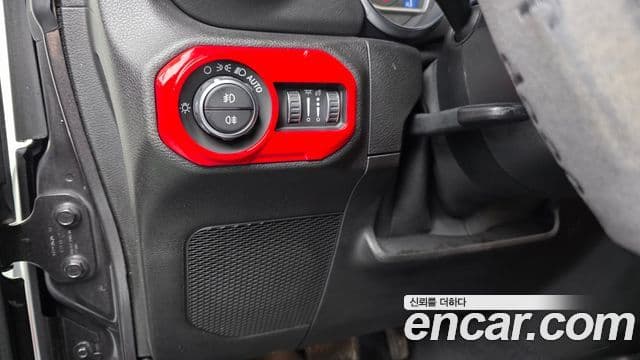 Jeep Wrangler 2019 — ფოტო 9/31