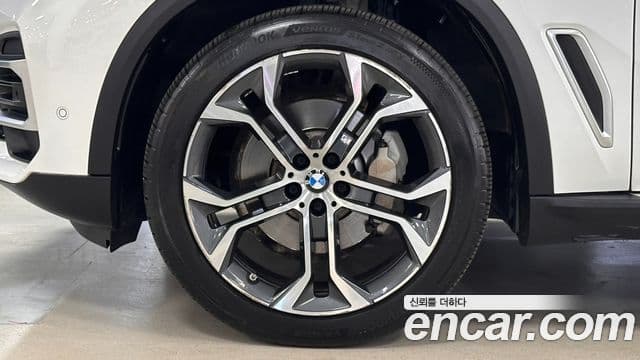 BMW X5 2022 — ფოტო 14/20