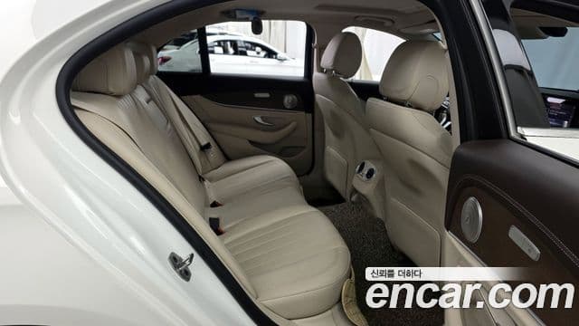 Mercedes-Benz E-Class 2019 — Şəkil 12/20