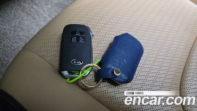 Kia Carnival 2021 — Şəkil 25/37