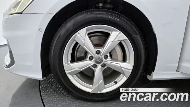 Audi A6 2020 — ფოტო 31/32
