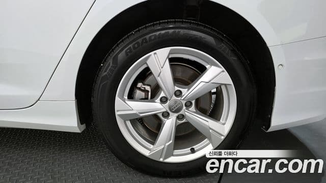 Audi A6 2020 — ფოტო 18/32