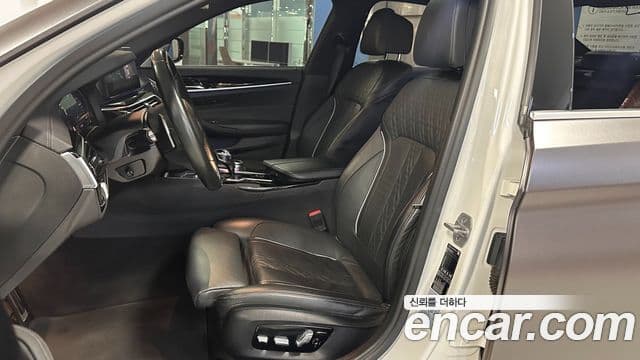 BMW 5 Series 2021 — Şəkil 8/20