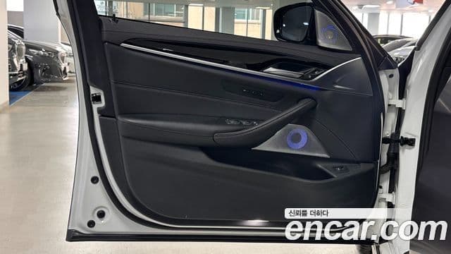 BMW 5 Series 2021 — Şəkil 13/20
