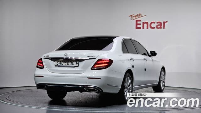 Mercedes-Benz E-Class 2019 — ფოტო 2/20