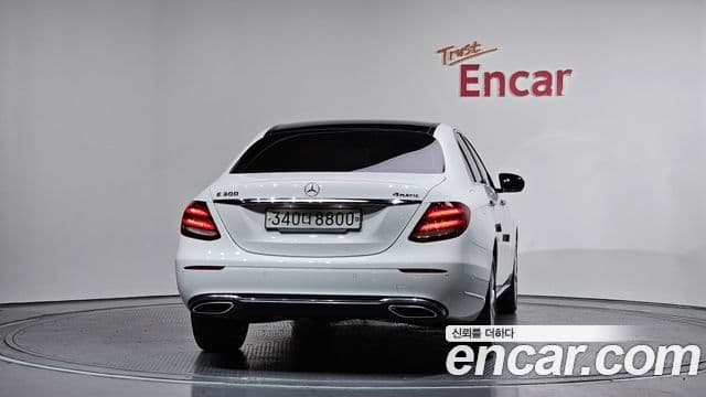 Mercedes-Benz E-Class 2019 — ფოტო 4/20