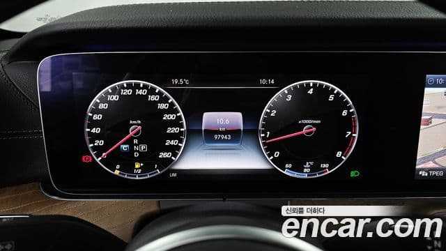 Mercedes-Benz E-Class 2019 — ფოტო 8/20