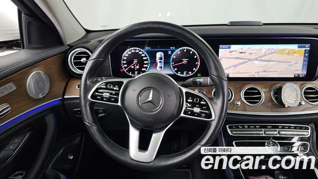 Mercedes-Benz E-Class 2019 — ფოტო 13/20