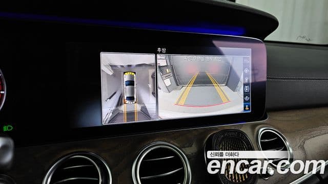 Mercedes-Benz E-Class 2019 — ფოტო 15/20
